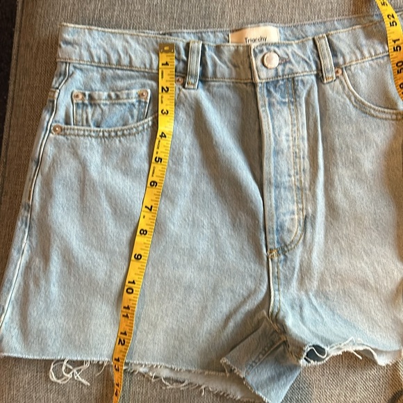 TRIARCHY High Rise Cut-off Short Color Spring Indigo
Size 30 - Picture 12 of 13
